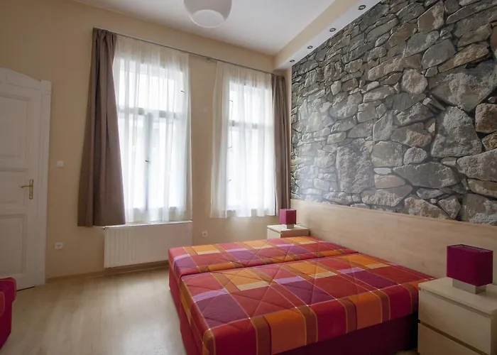 Centre With 3 Bathrooms *