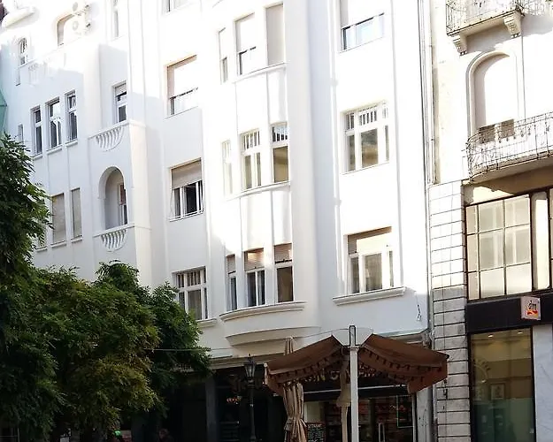 Apartment Centre With 3 Bathrooms