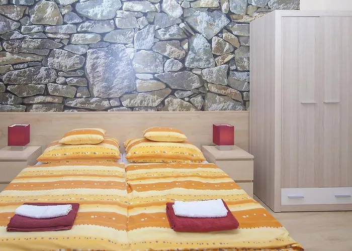 Centre With 3 Bathrooms Apartment