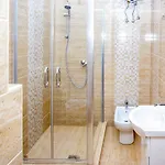 Centre With 3 Bathrooms Apartment Budapest